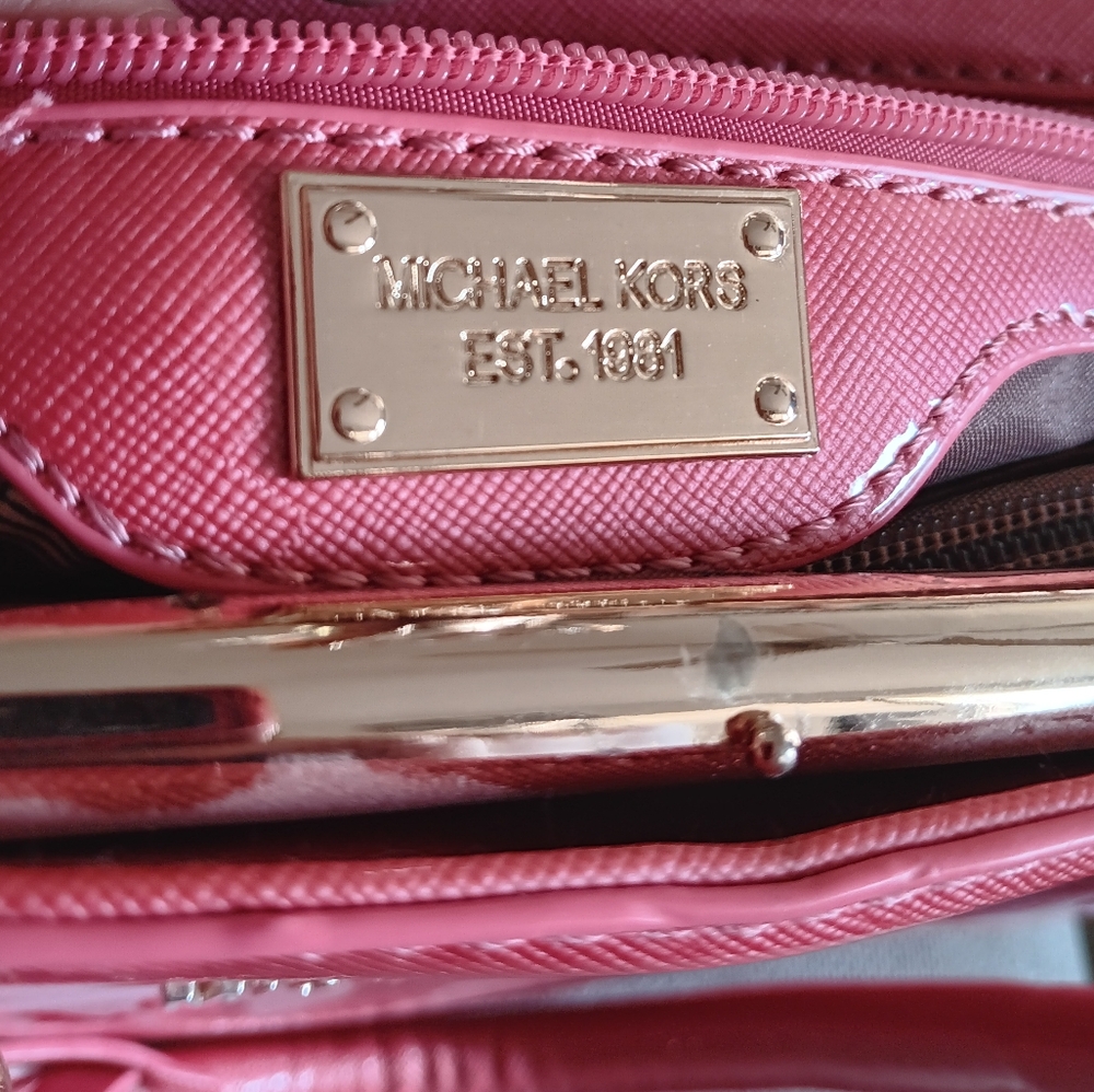 Michael Kors Kiss Lock Patent Satchel EUC - Picture 15 of 16